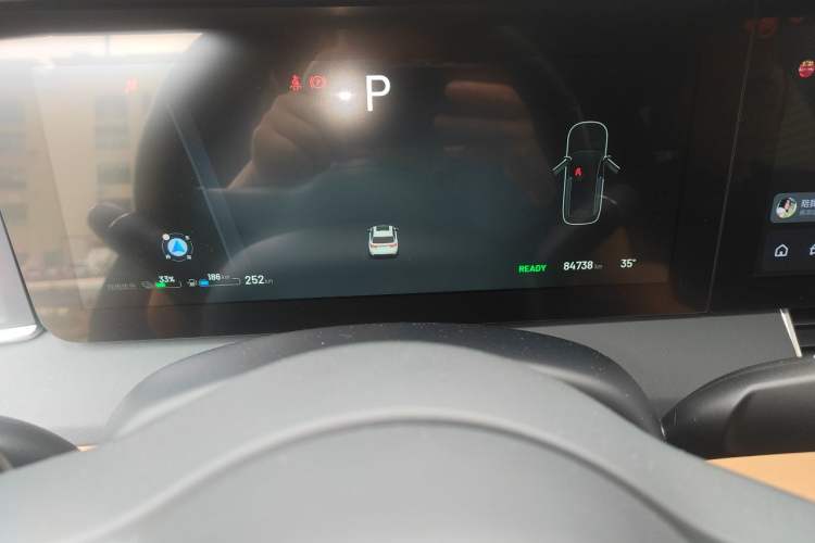 Used Li Auto ONE 2021 Extended-Range 6-Seater Version Odometer Close Up