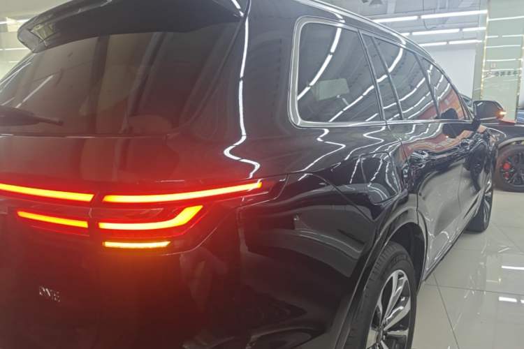 Used Li Auto ONE 2021 Extended-Range 6-Seater Version Rear Right 45 Deg