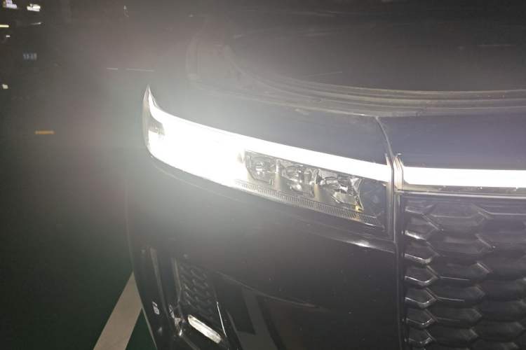 Used Li Auto ONE 2021 Extended-Range 6-Seater Version Right Front Headlight