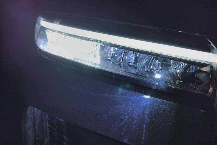Used Li Auto ONE 2021 Extended-Range 6-Seater Version Right Front Headlight