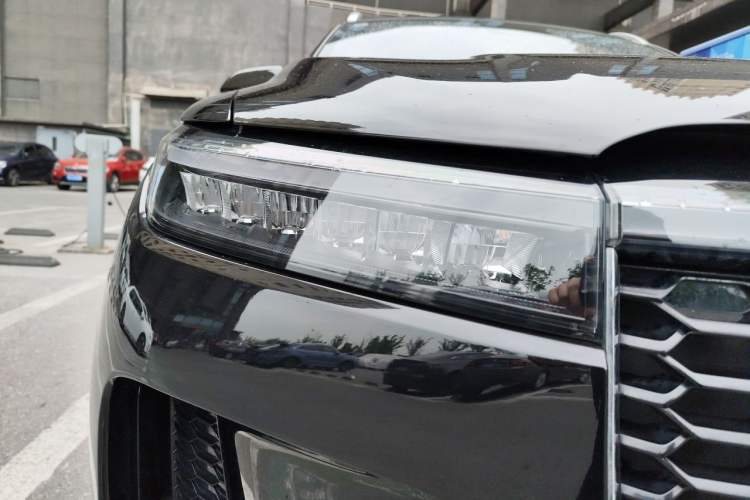 Used Li Auto ONE 2021 Extended-Range 6-Seater Version Right Front Headlight