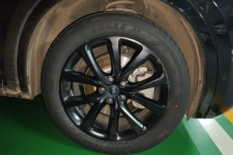 Used Li Auto ONE 2021 Extended-Range 6-Seater Version Right Front Wheel Hub