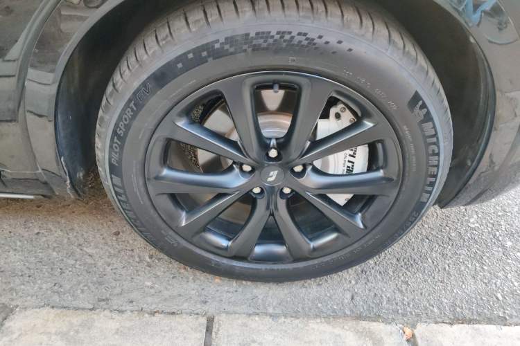 Used Li Auto ONE 2021 Extended-Range 6-Seater Version Right Front Wheel Hub