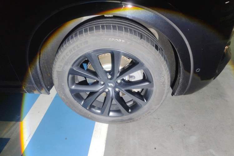 Used Li Auto ONE 2021 Extended-Range 6-Seater Version Right Front Wheel Hub