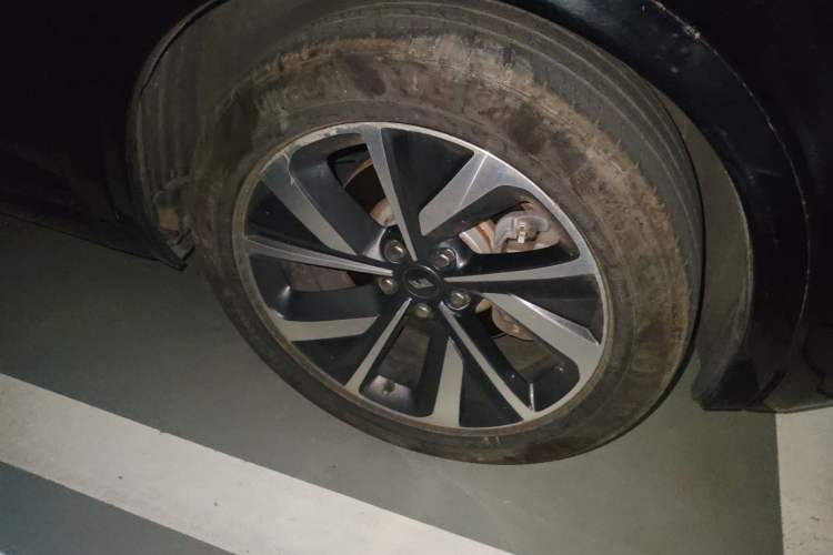 Used Li Auto ONE 2021 Extended-Range 6-Seater Version Right Front Wheel Hub