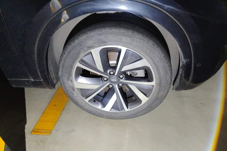 Used Li Auto ONE 2021 Extended-Range 6-Seater Version Right Front Wheel Hub