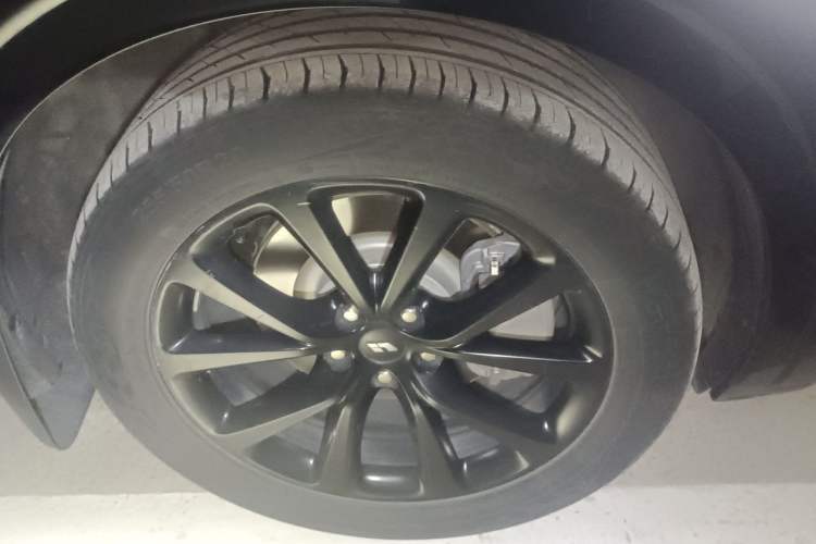 Used Li Auto ONE 2021 Extended-Range 6-Seater Version Right Front Wheel Hub