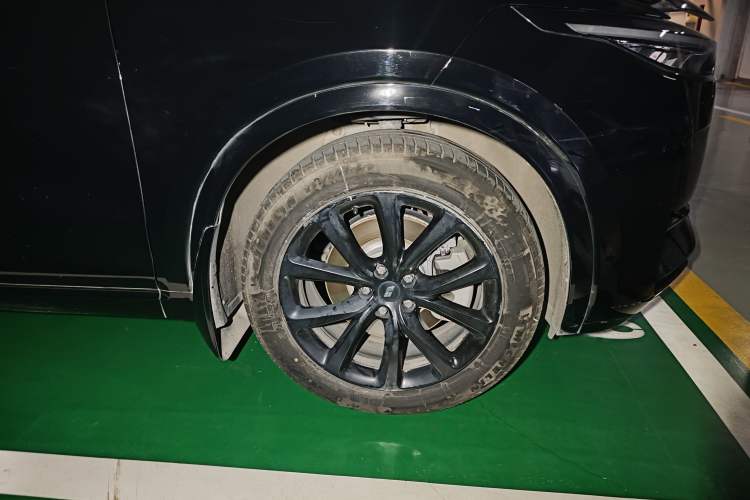 Used Li Auto ONE 2021 Extended-Range 6-Seater Version Right Front Wheel Hub