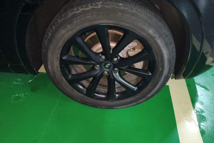 Used Li Auto ONE 2021 Extended-Range 6-Seater Version Right Front Wheel Hub