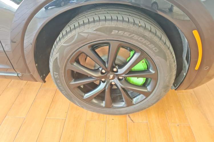 Used Li Auto ONE 2021 Extended-Range 6-Seater Version Right Front Wheel Hub