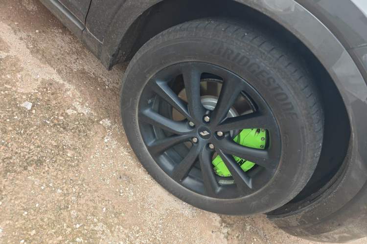 Used Li Auto ONE 2021 Extended-Range 6-Seater Version Right Front Wheel Hub