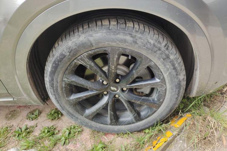 Used Li Auto ONE 2021 Extended-Range 6-Seater Version Right Front Wheel Hub
