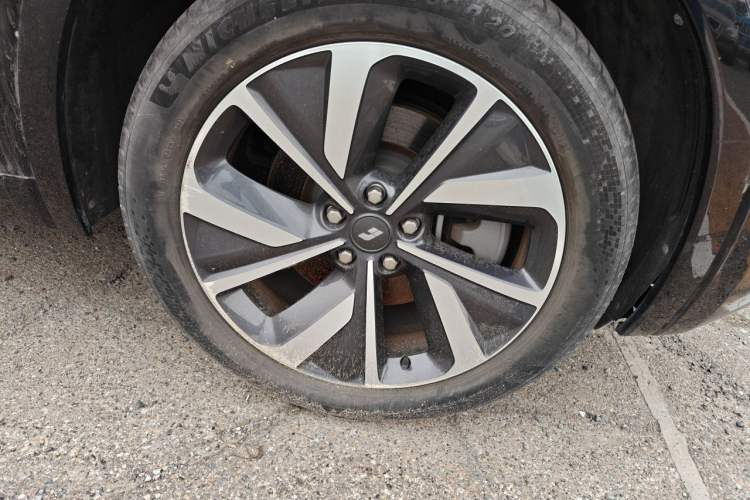 Used Li Auto ONE 2021 Extended-Range 6-Seater Version Right Front Wheel Hub