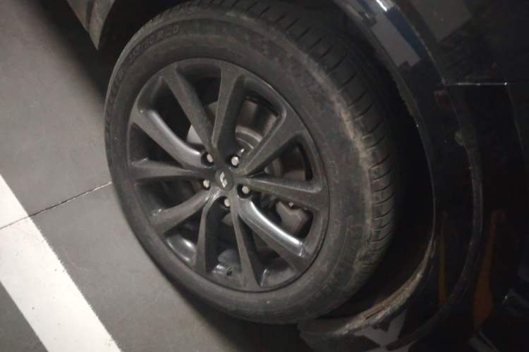 Used Li Auto ONE 2021 Extended-Range 6-Seater Version Right Front Wheel Hub