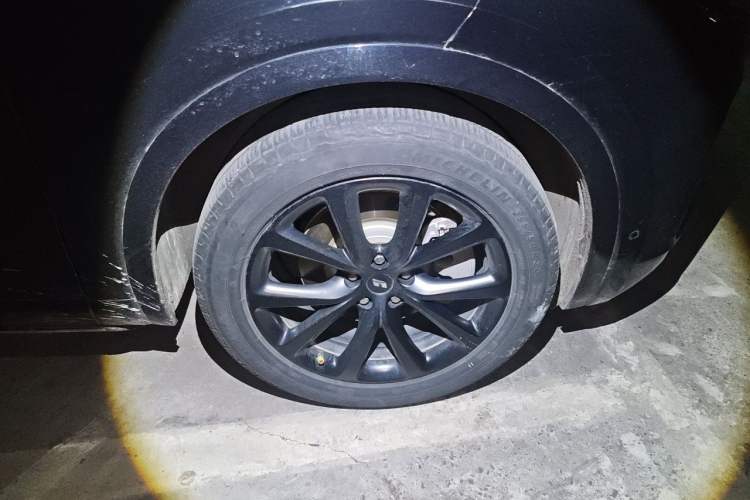 Used Li Auto ONE 2021 Extended-Range 6-Seater Version Right Front Wheel Hub