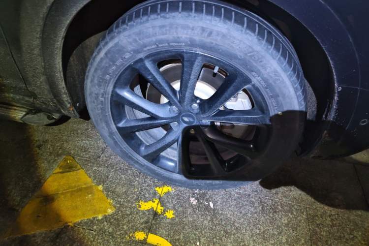 Used Li Auto ONE 2021 Extended-Range 6-Seater Version Right Front Wheel Hub