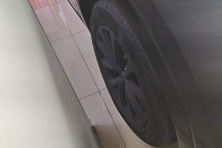 Used Li Auto ONE 2021 Extended-Range 6-Seater Version Right Front Wheel Hub
