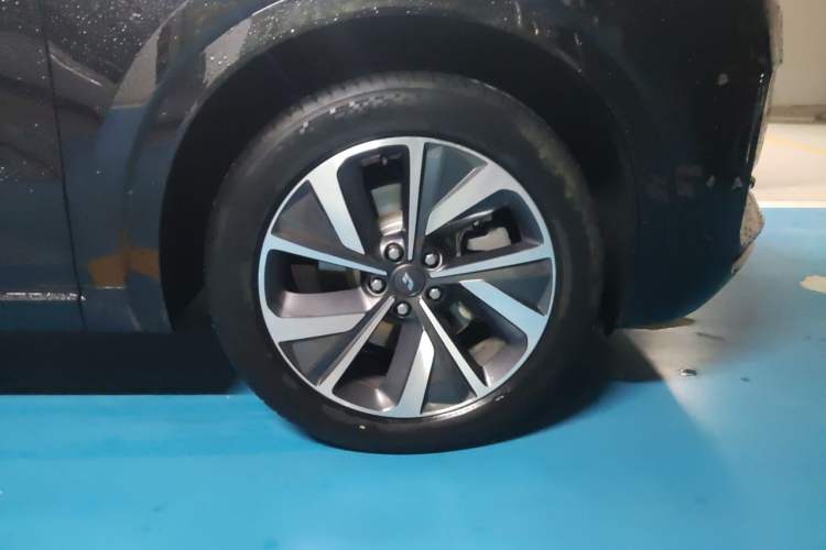 Used Li Auto ONE 2021 Extended-Range 6-Seater Version Right Front Wheel Hub