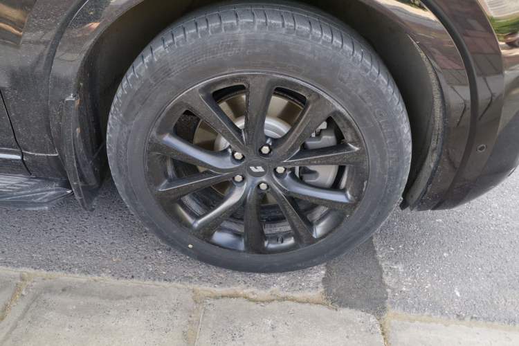 Used Li Auto ONE 2021 Extended-Range 6-Seater Version Right Front Wheel Hub