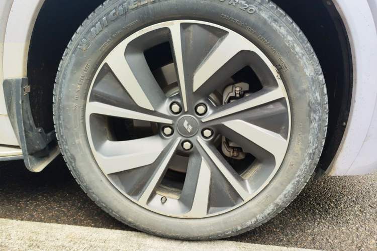 Used Li Auto ONE 2021 Extended-Range 6-Seater Version Right Front Wheel Hub