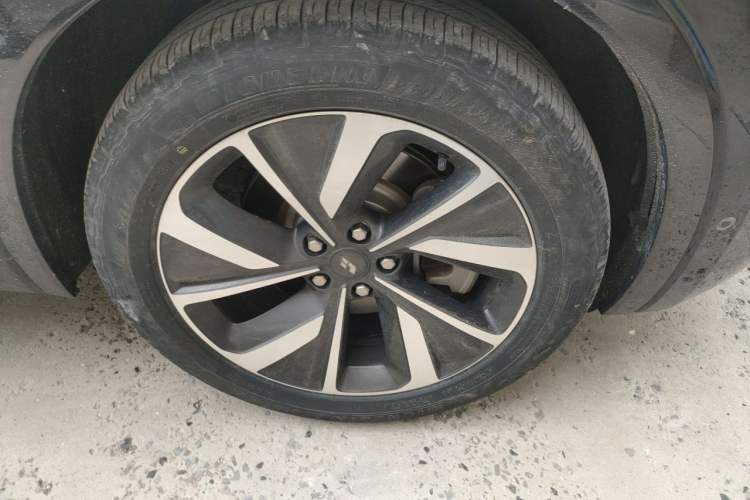 Used Li Auto ONE 2021 Extended-Range 6-Seater Version Right Front Wheel Hub