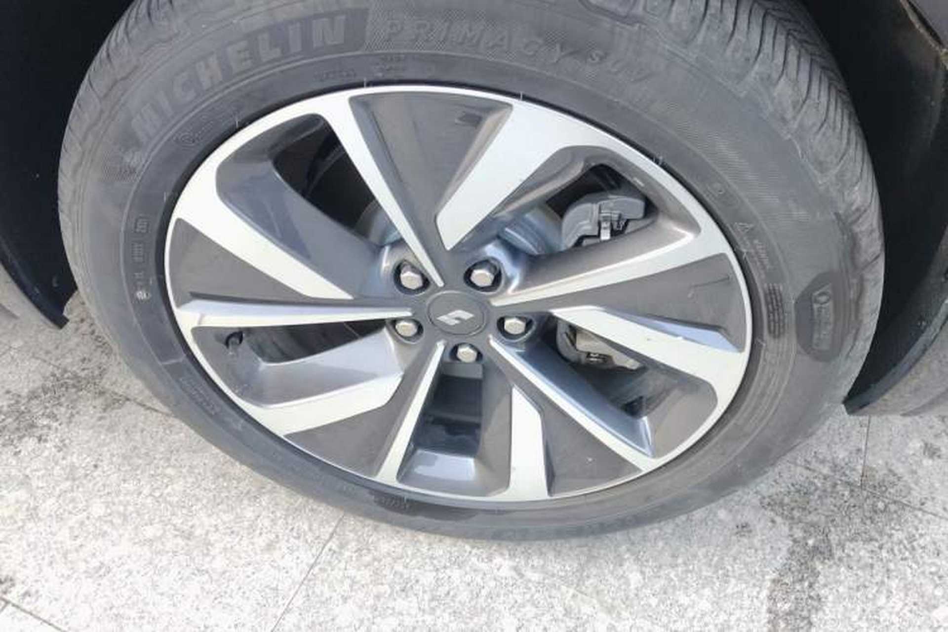 Used Li Auto ONE 2021 Extended-Range 6-Seater Version Right Front Wheel Hub