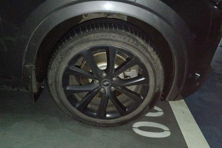 Used Li Auto ONE 2021 Extended-Range 6-Seater Version Right Front Wheel Hub