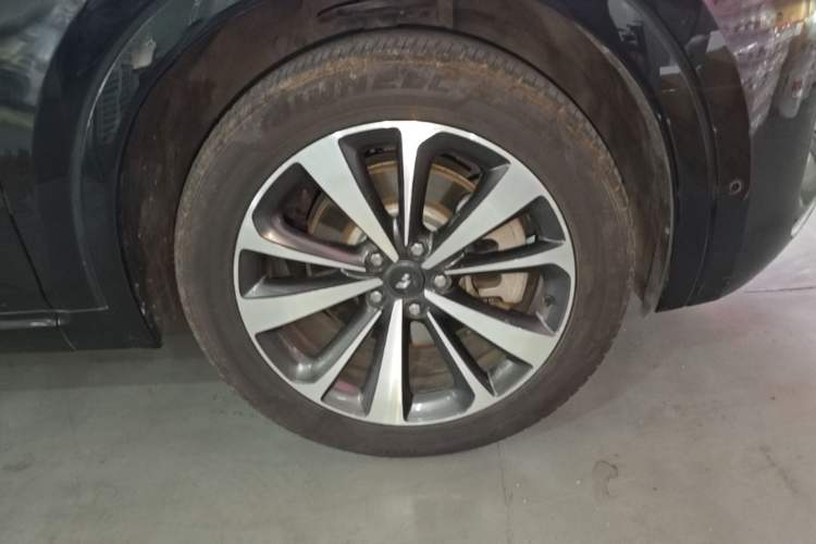 Used Li Auto ONE 2021 Extended-Range 6-Seater Version Right Front Wheel Hub