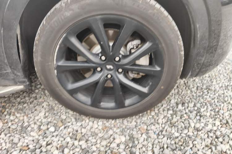 Used Li Auto ONE 2021 Extended-Range 6-Seater Version Right Front Wheel Hub