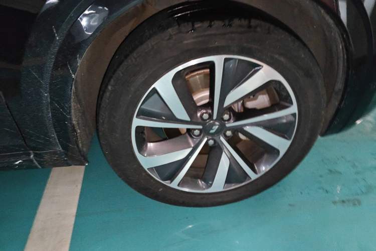Used Li Auto ONE 2021 Extended-Range 6-Seater Version Right Front Wheel Hub