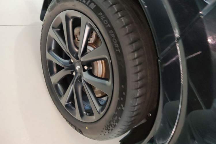 Used Li Auto ONE 2021 Extended-Range 6-Seater Version Right Rear Wheel Hub