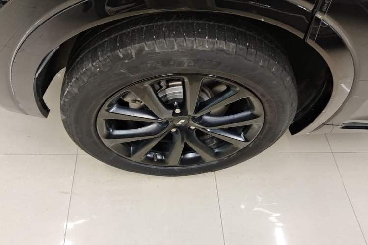 Used Li Auto ONE 2021 Extended-Range 6-Seater Version Right Rear Wheel Hub