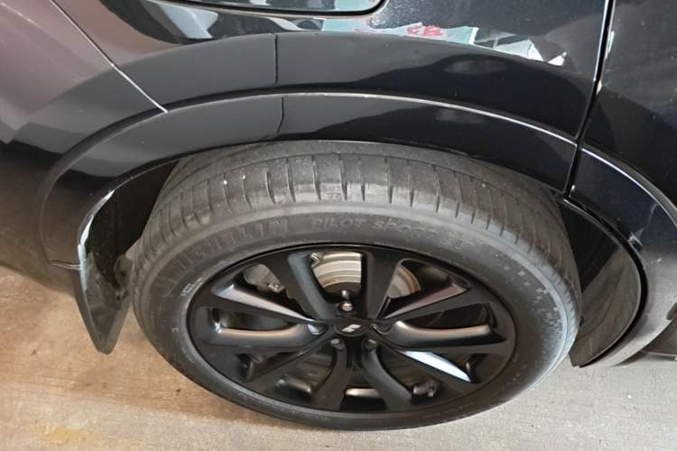 Used Li Auto ONE 2021 Extended-Range 6-Seater Version Right Rear Wheel Hub