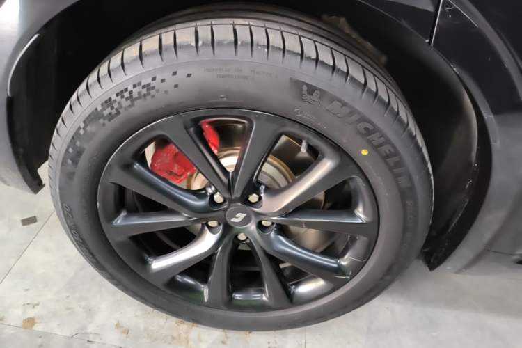 Used Li Auto ONE 2021 Extended-Range 6-Seater Version Right Rear Wheel Hub