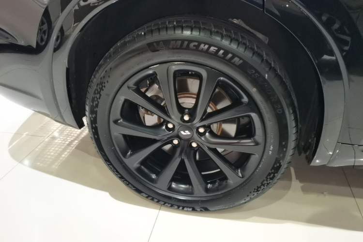 Used Li Auto ONE 2021 Extended-Range 6-Seater Version Right Rear Wheel Hub