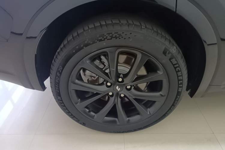 Used Li Auto ONE 2021 Extended-Range 6-Seater Version Right Rear Wheel Hub
