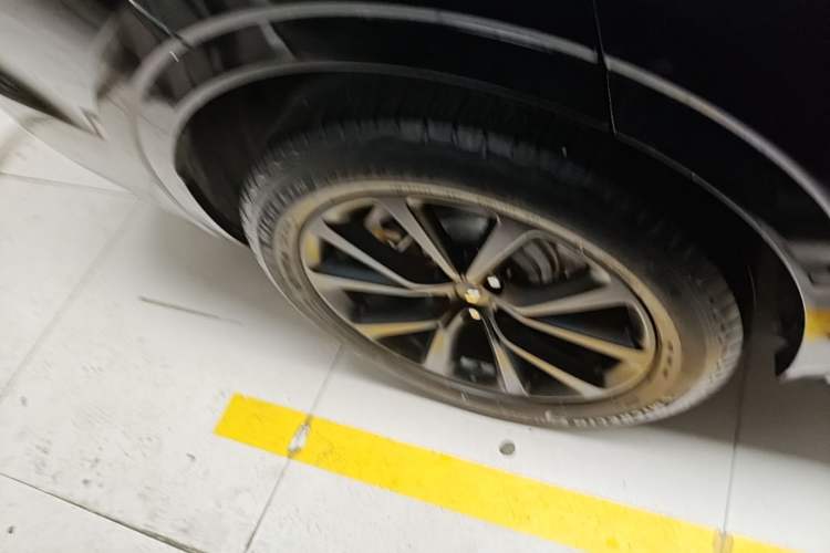 Used Li Auto ONE 2021 Extended-Range 6-Seater Version Right Rear Wheel Hub