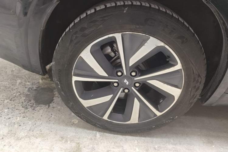Used Li Auto ONE 2021 Extended-Range 6-Seater Version Right Rear Wheel Hub