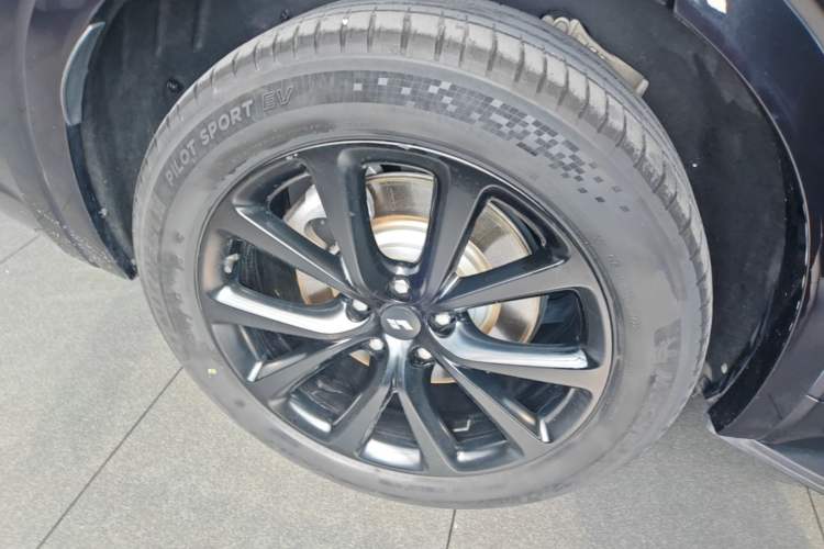 Used Li Auto ONE 2021 Extended-Range 6-Seater Version Right Rear Wheel Hub