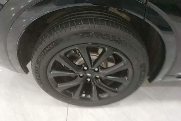 Used Li Auto ONE 2021 Extended-Range 6-Seater Version Right Rear Wheel Hub