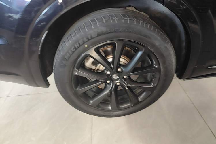 Used Li Auto ONE 2021 Extended-Range 6-Seater Version Right Rear Wheel Hub