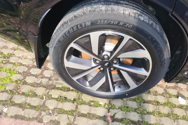 Used Li Auto ONE 2021 Extended-Range 6-Seater Version Right Rear Wheel Hub