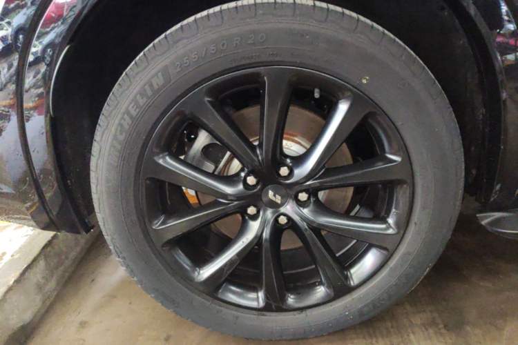 Used Li Auto ONE 2021 Extended-Range 6-Seater Version Right Rear Wheel Hub