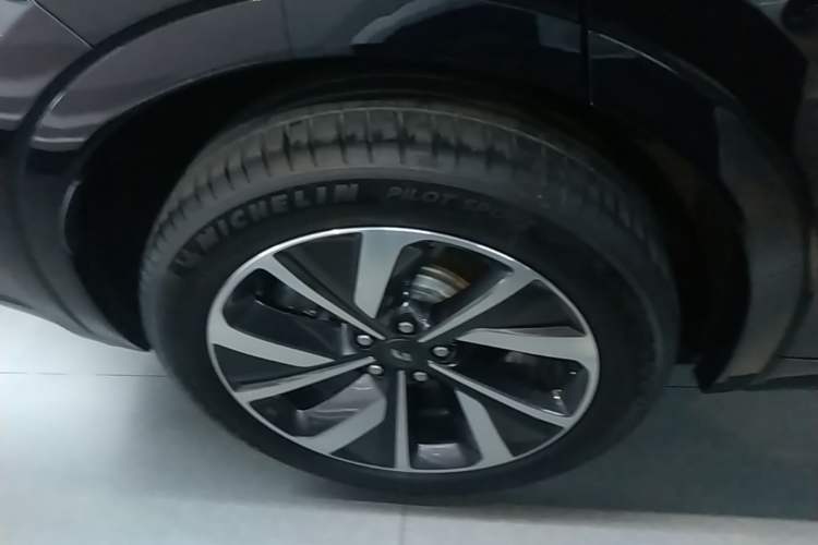 Used Li Auto ONE 2021 Extended-Range 6-Seater Version Right Rear Wheel Hub