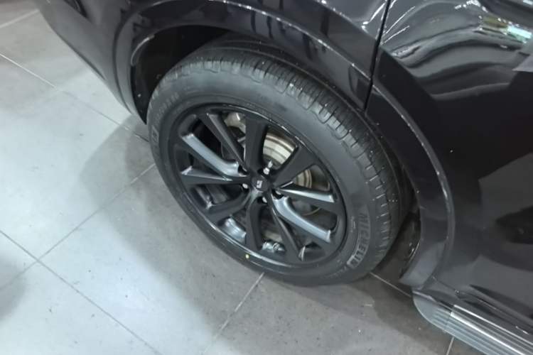 Used Li Auto ONE 2021 Extended-Range 6-Seater Version Right Rear Wheel Hub