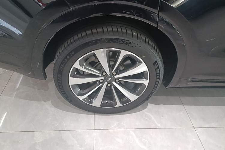 Used Li Auto ONE 2021 Extended-Range 6-Seater Version Right Rear Wheel Hub