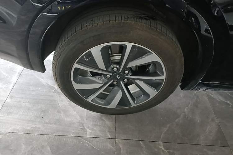 Used Li Auto ONE 2021 Extended-Range 6-Seater Version Right Rear Wheel Hub