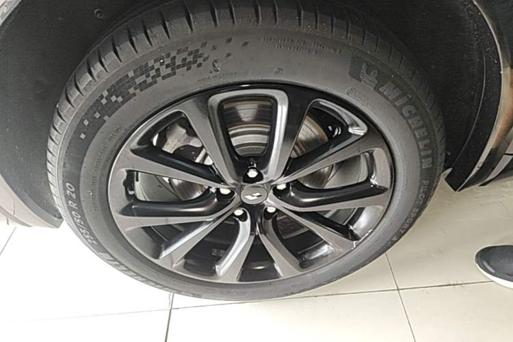 Used Li Auto ONE 2021 Extended-Range 6-Seater Version Right Rear Wheel Hub