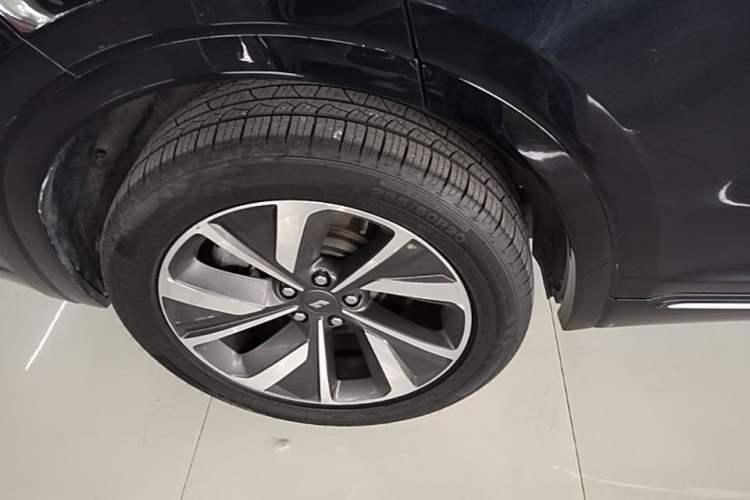 Used Li Auto ONE 2021 Extended-Range 6-Seater Version Right Rear Wheel Hub