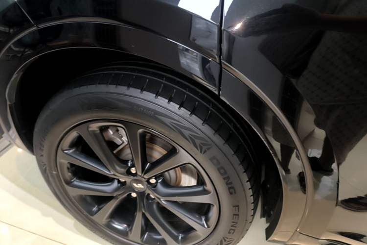 Used Li Auto ONE 2021 Extended-Range 6-Seater Version Right Rear Wheel Hub